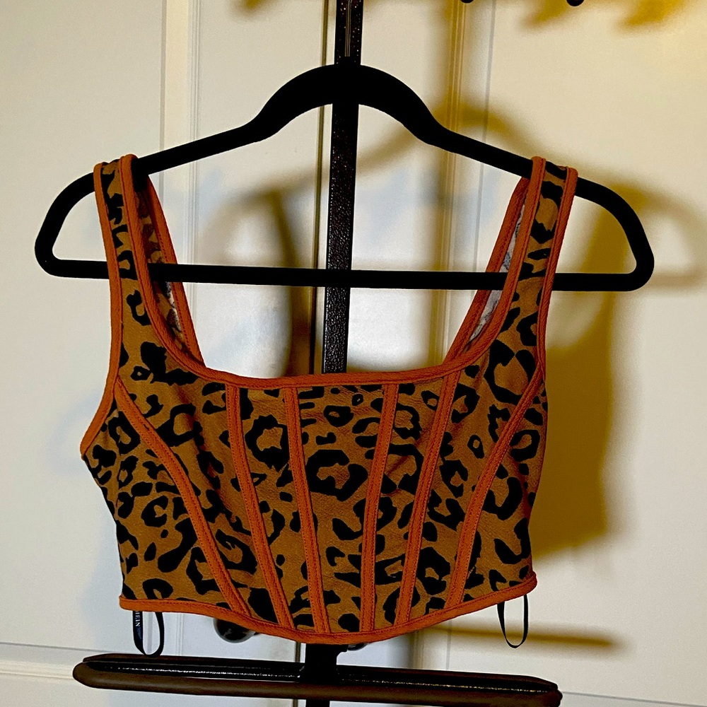 Leopard crop top